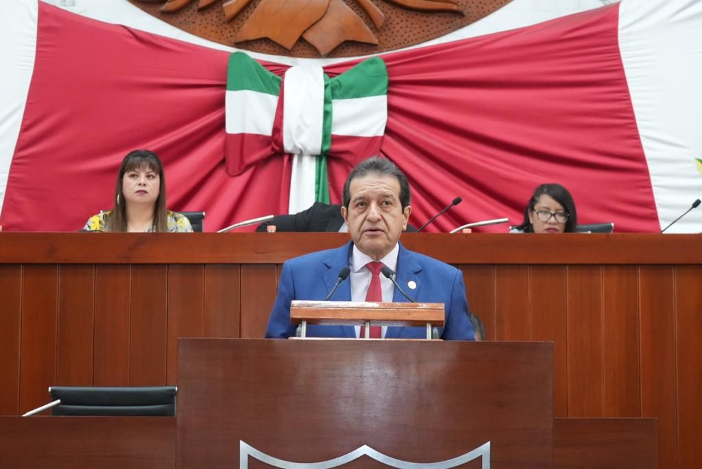 Fabricio Mena Rodríguez propone honrar al Instituto Politécnico Nacional